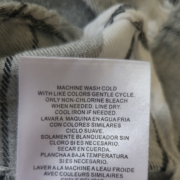 Frye & Co. Black, White, and Grey Flannel Button Down - Size XL - Picture 10 of 10